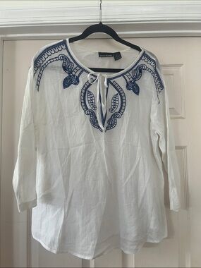Dkny White Tunic with Navy Blue Embroidery